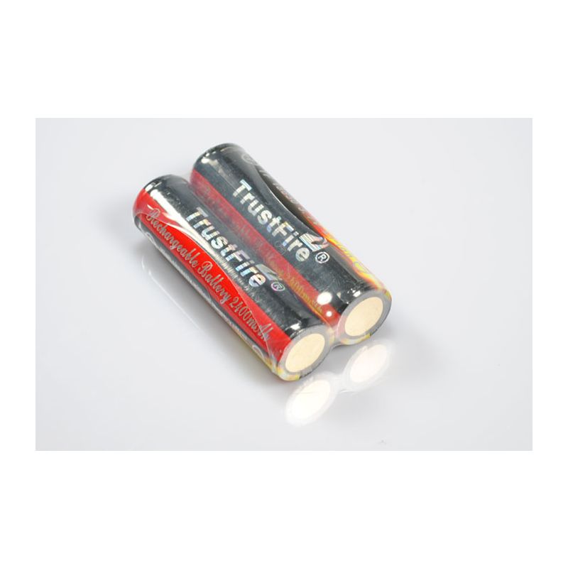Trustfire geschützt 18650 2400mAh Li-Ion wiederaufladbare Batterie (1 Paar)