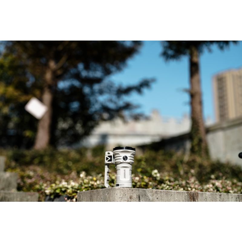 Manker MK38 8x XHP70.2 LED-Taschenlampe 41500 Lumen Mehrzweck-Satelliten-Handsuchscheinwerfer