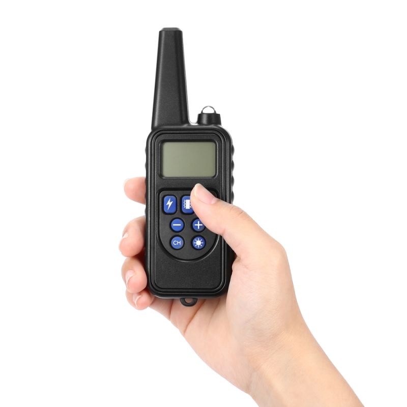 2020 neue 800m Electric Hunde-Trainingskragen PET-Fernbedienung wasserdicht wiederaufladbar mit LCD-Anzeige für alle Größenschlag-Schwingungsklang