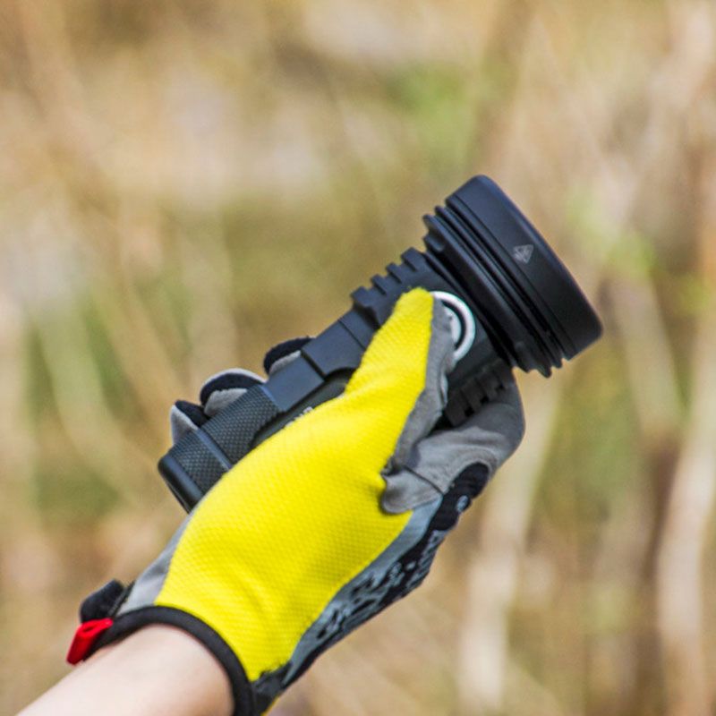 Manker CROWN Digital-Zoom-Taschenlampe 5.000 Lumen 900 Meter Leuchtweite Throw Zoombare Taschenlampe