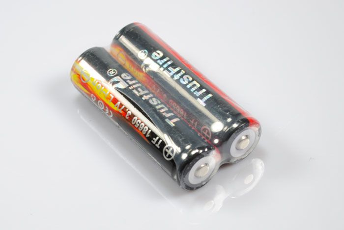 TrustFire 18650 2400mAh Lithium-Ionen-Akku langlebige sichere Stromversorgung für Taschenlampen und Gaming