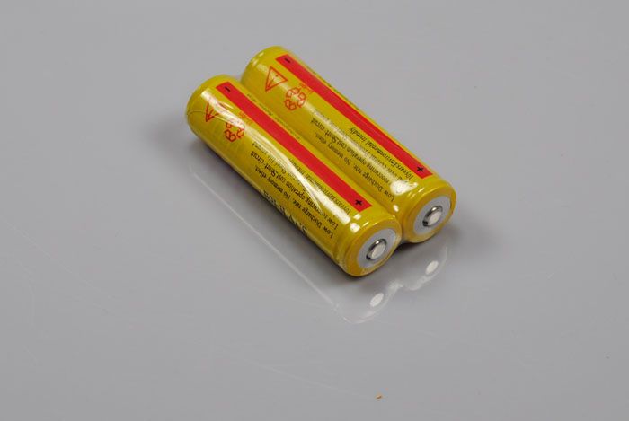 UltraFire BRC 18650 Hochkapazitives wiederaufladbares Li-Ionen-Akku-Paar für Taschenlampen und Kameras 3600mAh