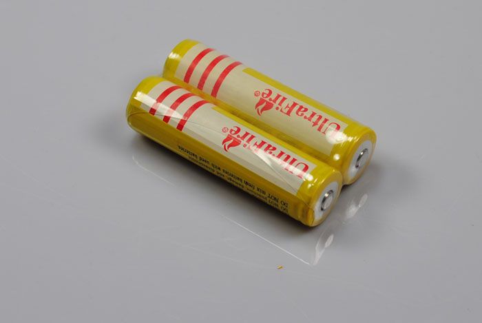 UltraFire BRC 18650 Hochkapazitives wiederaufladbares Li-Ionen-Akku-Paar für Taschenlampen und Kameras 3600mAh
