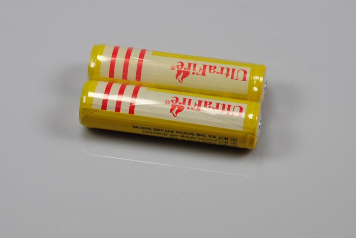 UltraFire BRC 18650 Hochkapazitives wiederaufladbares Li-Ionen-Akku-Paar für Taschenlampen und Kameras 3600mAh