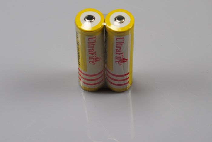 UltraFire BRC 18650 Hochkapazitives wiederaufladbares Li-Ionen-Akku-Paar für Taschenlampen und Kameras 3600mAh