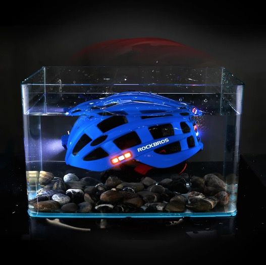 ROCKBROS Leichter Fahrradhelm Ultralight-Helm mit integrierter Sicherheitsbeleuchtung und USB-Ladefunktion für Komfort